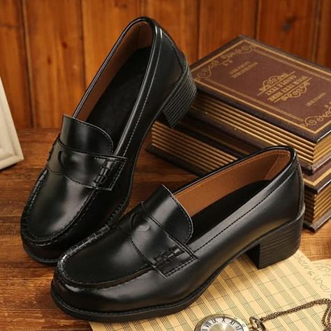 Leather Cosplay, Uniform Shoes, Flat Shoes Men, School Uniform Shoes, Harajuku Girls, Japanese School, Cosplay Shoes, Womens Ballet Flats, Mori Girl