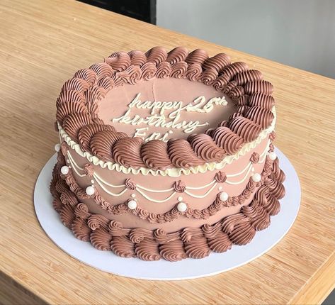 Vintage Cake Design Chocolate, Vintage Chocolate Cake Decoration, Birthday Cake Aesthetic Chocolate, Brown Cake Decoration, Mocha Cake Design, Chocolate Vintage Cake, Brown Cake Aesthetic, Aesthetic Cakes Birthday, Brown Cake Design