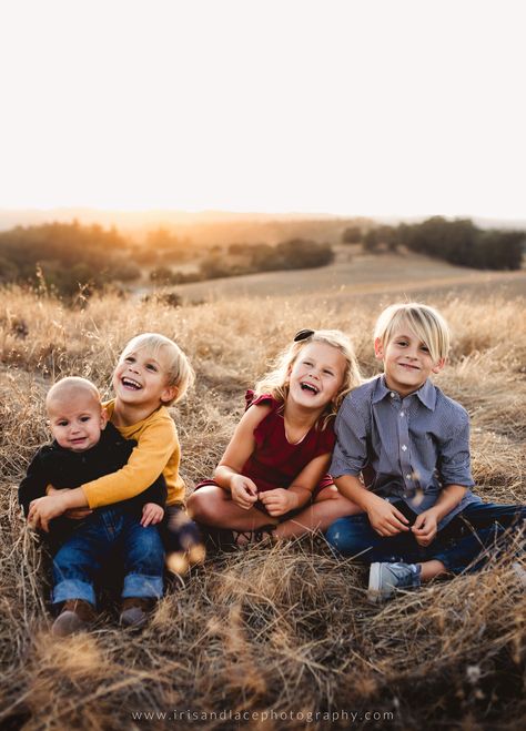 Cute Cousin Pictures, Cousins Photoshoot Ideas, Grandkids Photo Shoot, Cousin Photoshoot Ideas, Cousins Pictures, Sibling Photoshoot Ideas, Cousin Photos, Cousin Photo Shoots, Cousin Pictures