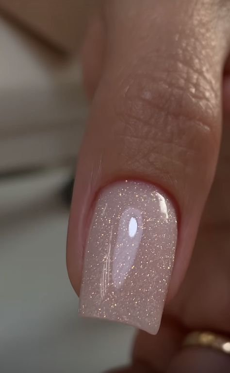 Nail Shine Glitter, Wedding Nails Shimmer, Natural Nails Painted Simple, Nails Shiny Glitter, Plain New Years Nails, Sparkle Natural Nails, Shellac Nail Inspo Short, Gel Nails Ideas Wedding, Champagne Gold Nails Sparkle