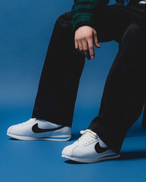 Nike Cortez Outfit Men Casual, Loose Black Pants, Nike Cortez Outfit, Nike Cortez Mens, Nike Cortez Black, Nike Cortez White, Cortez Shoes, New Sneaker Releases, Street Style Outfits Men