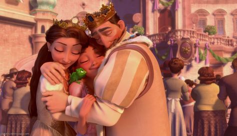 aww look at pascal Gif Disney, Septième Art, Flynn Rider, Princess Rapunzel, Tangled Rapunzel, Film Disney, Princess And The Frog, I Saw The Light, Best Disney Movies