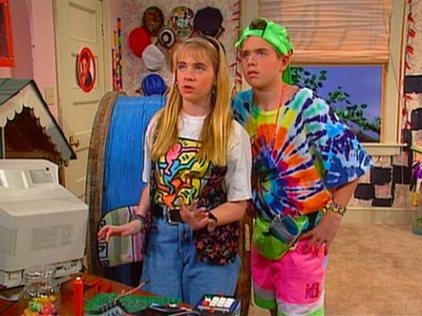 Throwback Thursday: 10 Couples#039; Costumes Inspired By The 90s 90s Couples, Clarissa Explains It All, Throwback Outfits, 90s Tv Shows, Melissa Joan Hart, 90s Theme, Nickelodeon Shows, 90s Girl, Moda Retro