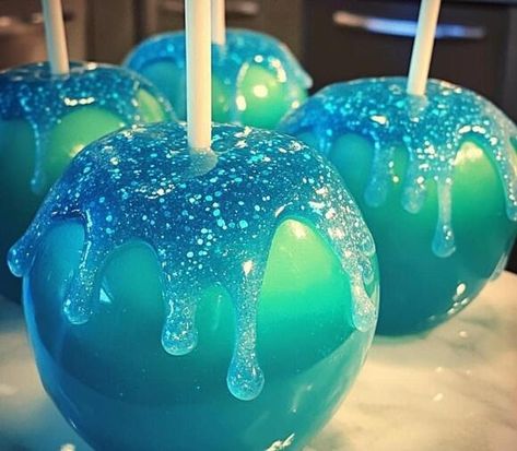 Sweet Ocean Candy Apples, Candy Fruits, Candy Apple Recipe, Ocean Stuff, Candy Fruit, Apple Recipe, Edible Pearls, Caramel Desserts, Pinwheel Recipes