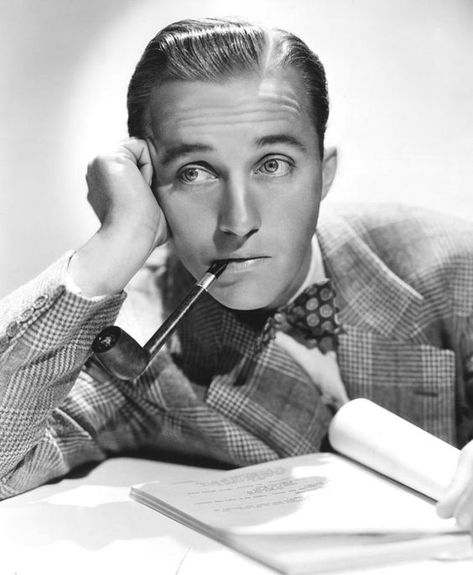 Bing Crosby 1940s Mens Hairstyles, Bob Hope, Bing Crosby, Classic Movie Stars, Golden Age Of Hollywood, Famous Faces, Vintage Hollywood, Classic Movies, Old Movies