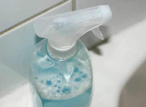 DIY Homemade After Shower Spray and Window Cleaner Recipe - Make Your Own Household Cleaners - Natural Non-Toxic Household Cleaners for a Healthy Home Shower Spray Cleaner, After Shower Spray, Shower Windows, Window Cleaner Recipes, Toxic Household, Homemade Cleaner, Diy Household Cleaners, Spray Cleaner, Castille Soap