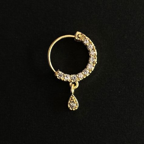 Desi Nose Ring Aesthetic, Latest Gold Nath Designs For Bride, Indian Nose Ring Hoop, Gold Nose Jewelry, Gold Nath, Bridal Nath, Nose Ring Designs, Nose Ring Indian, Nose Ring Gold