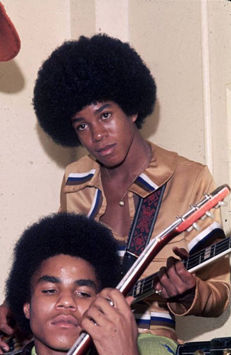 Jermaine & Tito Jackson Tito And Michael, Jermaine Jackson 70s, Nerd Moodboard, Jackie Jackson, Nostalgia 70s, Tito Jackson, Michael Jackson Photoshoot, Jermaine Jackson, Fredericksburg Virginia