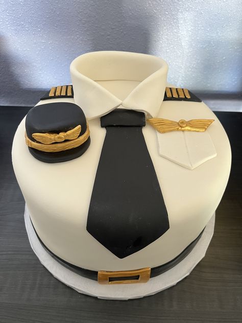 Pilot Decoration Party Ideas, Aviation Theme Graduation Party, Aviation Party Ideas, Pilot Retirement Party Ideas, Pilot Graduation Party Ideas, Pilot Party Theme, Pilot Theme Cake, Pilot Theme Birthday Party, Pilot Retirement Party