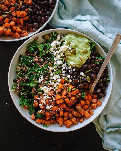 Southwestern Kale Power Salad - Cookie and Kate Whole30 Dessert, Kale Power Salad, Dairy Free Salads, Quinoa Sweet Potato, Potato Salad With Egg, Power Salad, Pumpkin Recipes Healthy, Salad Recipes Video, Avocado Sauce