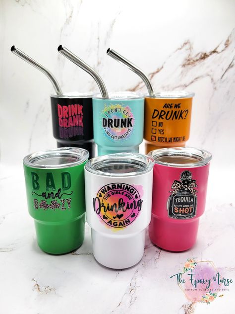 Liven up the party with this set of 6 mini tumbler shot glasses! These 3 oz shot glasses are made of stainless steel. Each shot glass comes with a plastic lid and a stainless steel straw. Each decal is durable UV DTF Mini Shot Bottles Gifts, Mini Tumbler Shot Glass Ideas, Mini Tumbler Shot Glasses, Decorated Liquor Bottles, Healthy Water Drinks, Custom Shot Glasses, Vinyl Creations, Shot Cups, Decal Ideas