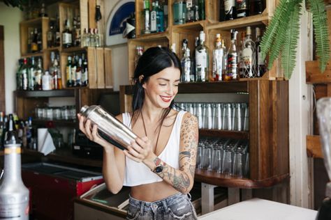 Bartender making cocktail Free Photo Bartender Picture Ideas, Woman Bartender Aesthetic, Bartender Photoshoot Women, Bartender Photoshoot Ideas, Female Bartender Outfit, Female Bartender Aesthetic, Bartending Photoshoot, Bartender Aesthetic Girl, Bartender Outfit Female