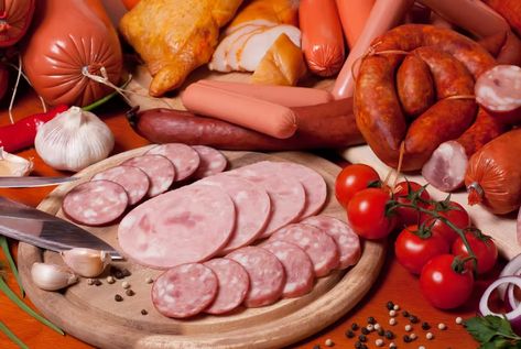 Why nitrates and nitrites in processed meats are harmful – but those in vegetables aren’t Foods To Avoid While Pregnant, Best Meat Dishes, High Sodium Foods, No Sodium Foods, Types Of Pizza, List Of Foods, Heart Healthy Diet, Food For Health, Vegan Sausage