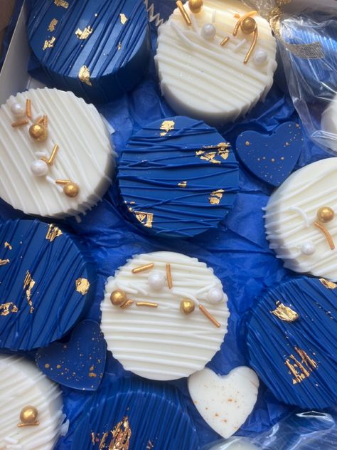 Blue And Gold Candy Buffet, Royal Blue Rice Krispie Treats, Royal Blue Macarons, Blue White And Gold Birthday Theme, Royal Blue Quince Dessert Table, Blue White And Gold Birthday Decorations, Royal Blue And Gold Treats, Sweet 16 Birthday Cakes Blue, Royal Blue Chocolate Covered Oreos