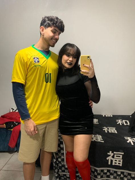 Mavis Johnny And Dennis Costume, Mavis And Johnny Couple Costume, Simon And Jeanette Costume Couple, Baddie Couple Costumes, Mavis And Johnny Costume Couple, Mavis And Jonathan Costume, Halloween Cosplay Couple, Jonny And Mavis Costume, Couple Halloween Costumes Black Hair