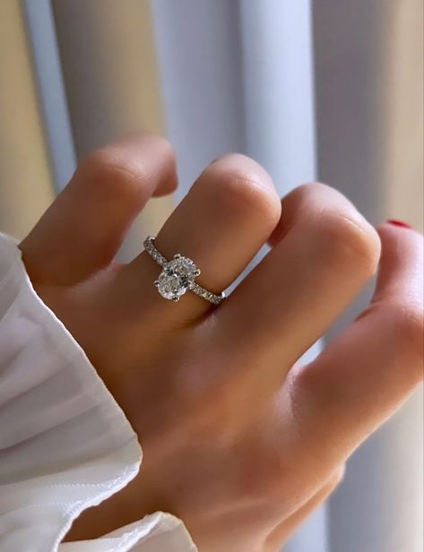 Big Simple Engagement Rings, Classy Engagement Ring Square, Simple And Elegant Engagement Rings, Wedding Rings Dainty Silver, Proposal Rings Engagement Simple, Silver Engagement Ring And Wedding Band, Wedding Ring Inspo Silver, Wedding Rings Silver Diamond, Timeless Engagement Rings Silver