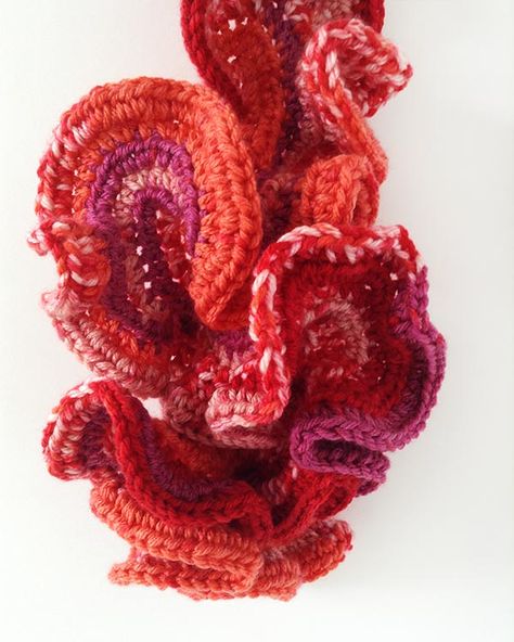 Coral Reef Project, Crochet Coral Reef, Hyperbolic Crochet, Types Of Crochet, Irish Crochet Tutorial, Crochet Coral, Reef Pattern, Crochet Sea Creatures, Crochet Applique Patterns Free