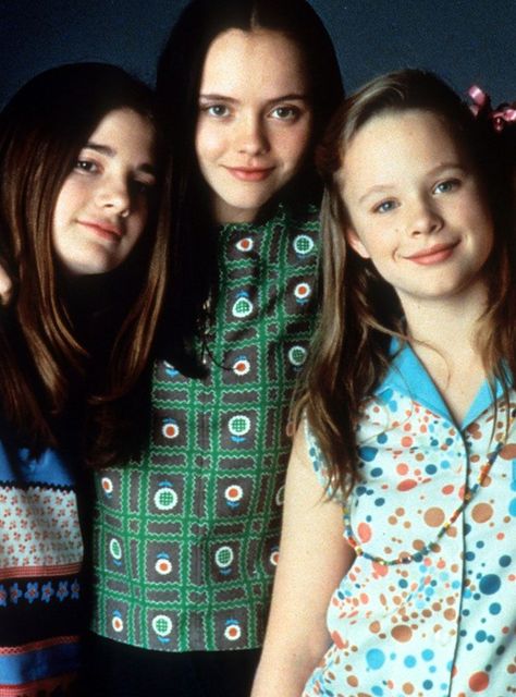 "Now And Then" should influence your summer style bc honestly these patterns are rad Thora Birch, Devon Sawa, Happy 20th Anniversary, 2000s Girl, Sandlot, Female Friendship, Childhood Movies, Friends Group, Ensemble Cast