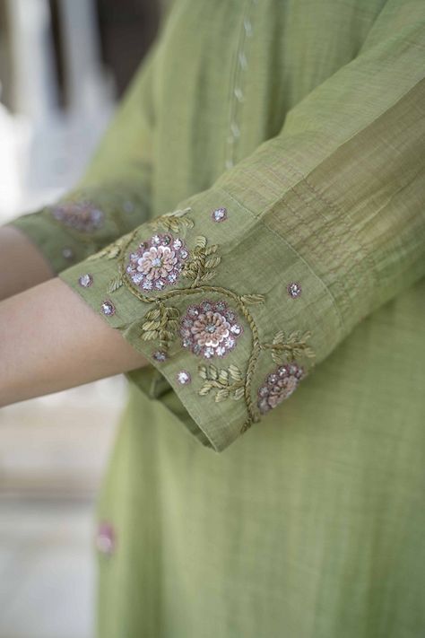 Green Chanderi Embroidered Kurta Pant Set with Mauve Chanderi Dupatta Festive Kurti, Coral Gown, Embroidery Kurta, Kurti Sleeves Design, Chanderi Dupatta, Checks Saree, Embroidery Fashion Detail, Embroidery Suit, Kurta Pant Set