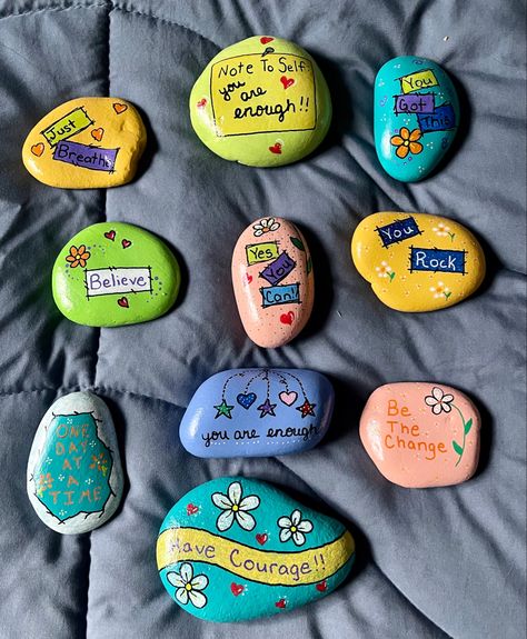 Encouragement Painted Rocks, Rock Painting Messages, Positive Rocks Painting, Hand Painted Rocks Ideas Beach Stones, Positive Rocks, Affirmation Stones, Hope Squad, Rocks Painting, Diy Rock Art