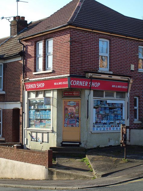 The corner shop Chatham [shared] British Council House Aesthetic, Corner Shop Aesthetic Uk, Uk Suburbs Aesthetic, Corner Shop Uk, London Corner Shop, Working Class Aesthetic Uk, Britain 2000s Aesthetic, British Council Estate, British Corner Shop