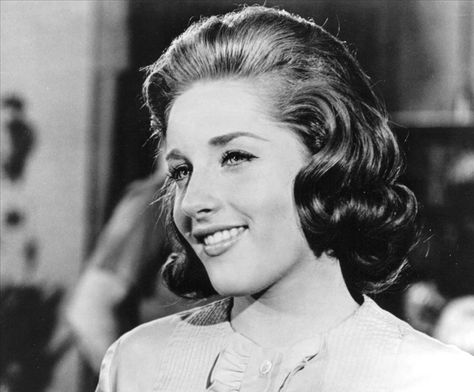 R.I.P. Lesley Gore, singer of “It's My Party”, has died at 68 ... Lesly Gore, Leslie Gore, Lesley Gore, Wonder Boys, Oldies But Goodies, Female Singers, Mode Vintage, Music Tv, Vintage Beauty