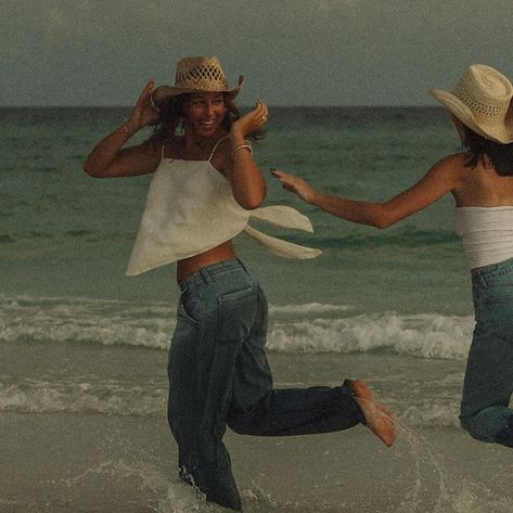 My coastal cowgirl dream Captured by @knl.studios <3 Beach Cowgirl Photoshoot, Cottage Cowgirl Aesthetic, Beachy Cowgirl Aesthetic, Coastal Cowgirl Photoshoot, Costal Cowgirl Aesthetic Outfits, Costal Country, Costal Cowgirl Outfits, Coastal Cowboy Aesthetic, Beach Cowgirl Aesthetic