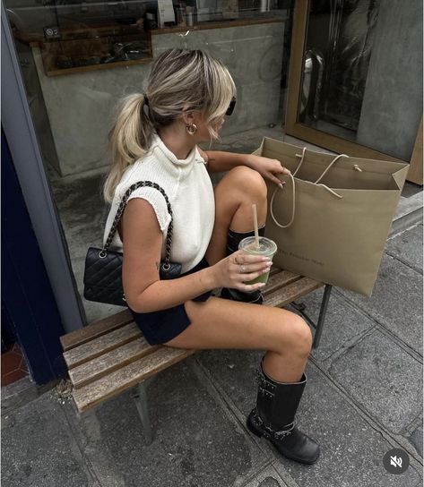 Biker Boots Outfit 2023, Outfits With Biker Boots, Moto Boots Outfit 2023, Black Biker Boots Outfit, Biker Boots Outfit Winter, Biker Boot Outfit, Buckle Boots Outfit, Moto Boots Outfit, Brown Biker Boots