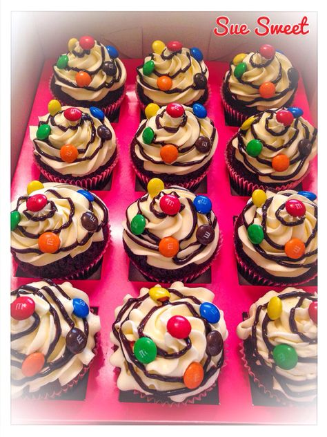 M&m Cupcakes, M M Cupcakes, Candy Cupcakes, Cheesecake Tarts, Birthday Dessert, Candy Cupcake, Cheesecake Cupcakes, Birthday Desserts, Cake Walk