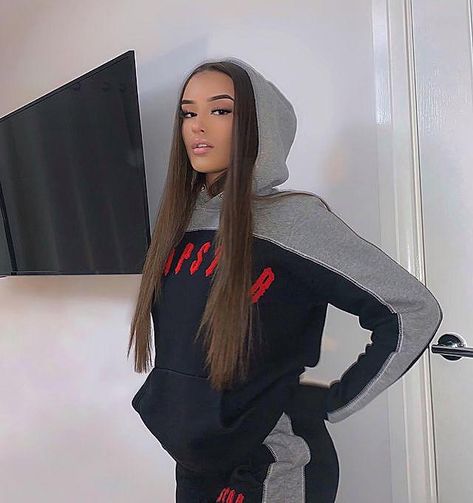 Trapstar Tracksuit Women, Trapstar Girl, Uk Drip Outfits Girl, Street Styl, Uk Drip, French Outfit, Fits Clothes, Chill Outfits, Uk Fashion