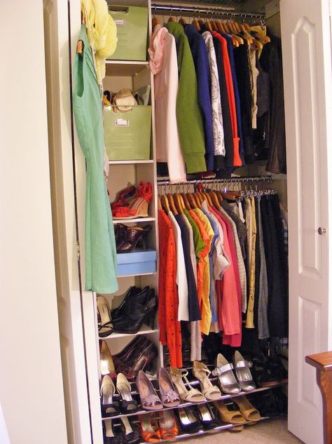 Closet Storage Cabinets, Clever Closet, Hanging Wardrobe, Small Kids Room, Small Bedroom Storage, Tiny Closet, Wardrobe Organisation, Storage Kids Room, Small Closets