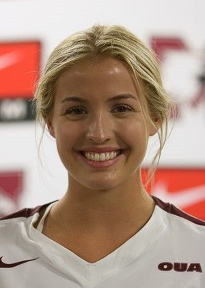 Maddie Lethbridge - Women's Volleyball - McMaster University Athletics Mcmaster University, Female Volleyball Players, Women's Volleyball, Volleyball Shorts, Volleyball Pictures, Fitness Motivation Pictures, Female Gymnast, Women Volleyball, Sporty Girls