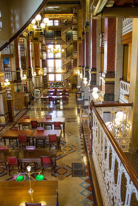 Law Library, Iowa State Capital in Des Moines, Iowa Grand Architecture, Law Library, Book Shops, Illinois State University, Missouri State University, State Capital, Iowa State University, University Library, Missouri River