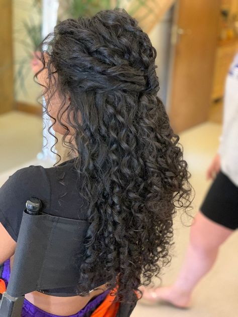 Curly Hairstyles With Flower Crown, Bridesmaid Hairstyles For Naturally Curly Hair, Curly Hair Bridesmaid Styles Down, Formal Hairstyles Half Up, 3b Wedding Hair, Natural Curl Half Up Half Down, Naturally Curly Hair Wedding Styles Half Up, Curly Bridesmaid Hairstyles Half Up, Bridesmaid Hairstyles Half Up Half Down Curly