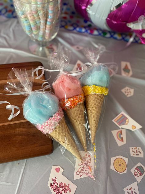 Homemade cotton candy on dipped ice cream cones. Mini Cotton Candy Sticks, Cotton Candy Ice Cream Cones, Cotton Candy Booth, Cotton Candy Cones, Cotton Candy Sticks, Homemade Cotton Candy, Candy Booth, Dipped Ice Cream Cones, Cotton Candy Ice Cream