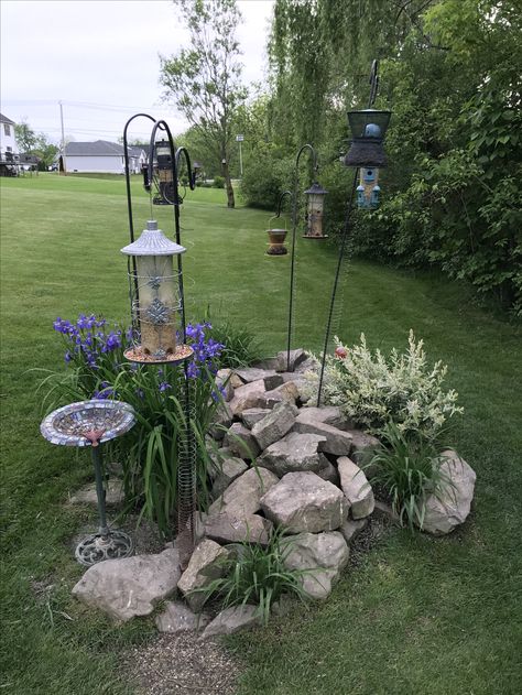 Large Garden Area Ideas, Bird Feeder Backyard, Front Yard Bird Bath, Front Yard Mulch Bed Ideas, Bird Feeder And Bath Garden, Patio Bird Feeder Ideas, Bird Feeder In Flower Bed, Birdscaping Gardens, Bird Stations Gardens