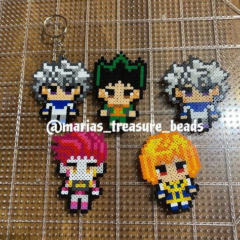 Characters made with perler minis. Perler Anime Pattern, Hunter X Hunter Perler Beads, Hxh Perler Beads, Hxh Pixel Art, Hunter X Hunter Crochet, Perler Bead Anime, Hunter X Hunter Pixel Art, Character Perler Beads, Anime Perler Beads