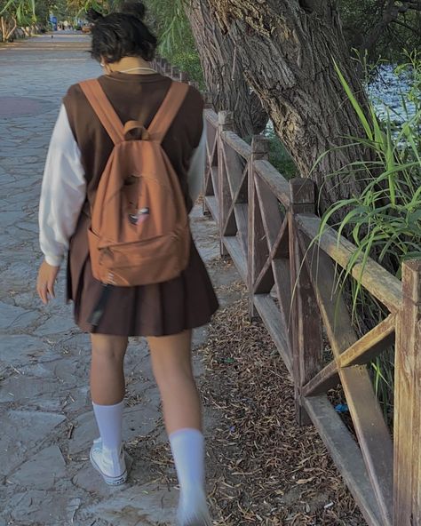 Brown Backpack Aesthetic, Mini Backpack Aesthetic, Brown Aesthetic Outfit, Brown Outfit Aesthetic, Backpack Aesthetic, Brown Backpack, Aesthetic Backpack, Brown Backpacks, Brown Outfit