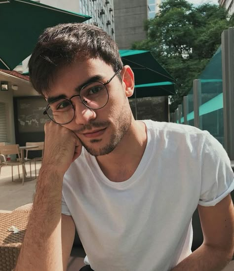 Spectacles Mens, Cool Glasses For Men, Guys In Glasses, Guys With Glasses, Medium Hairstyle, Hipster Glasses, Men's Glasses, Hairstyles With Glasses, Cool Glasses