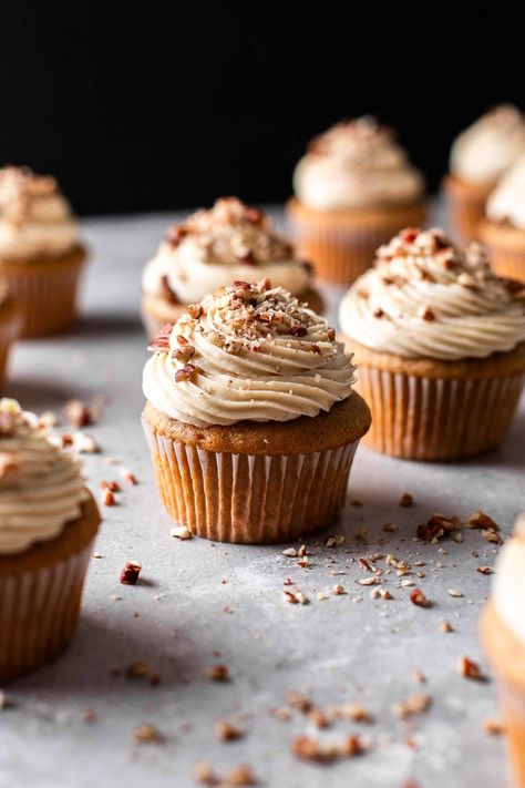 Pecan Pie Cupcakes - Eats Delightful Pecan Pie Cupcakes, Pecan Cupcakes, Pecan Pie Muffins, Homemade Pecan Pie, Brown Sugar Frosting, Pecan Pie Filling, Pie Cupcakes, Sugared Pecans, Christmas Baking Recipes