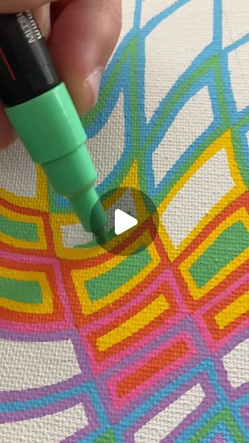 Posca Pens Art Ideas Simple And Easy, Posca Marker Drawing Ideas, Fun Marker Drawings, Pasco Markers, Drawing With Paint Markers, Posca Marker Art Ideas Easy, Easy Posca Pen Art, Easy Posca Drawing Ideas, Trippy Designs To Draw