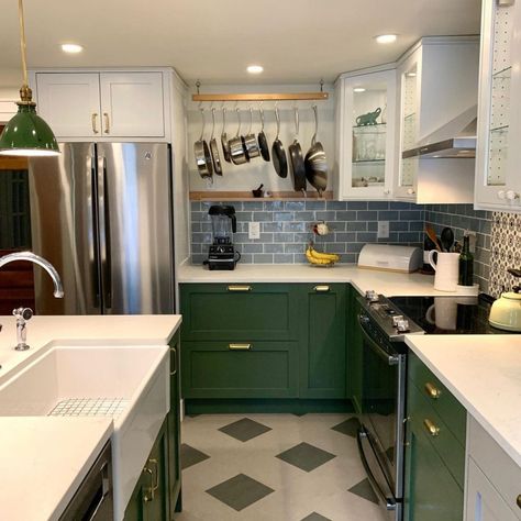 Benjamin-Moore-Peale-Green-kitchen-cupboards Benjamin Moore Peale Green Cabinets, Farmhouse Flip, Green Interior Paint, Benjamin Moore Kitchen, Primitive Home Decorating, Kitchen Cabinets Color Combination, White Kitchen Cupboards, Cabinets Colors, Painted Kitchen Cabinets Colors