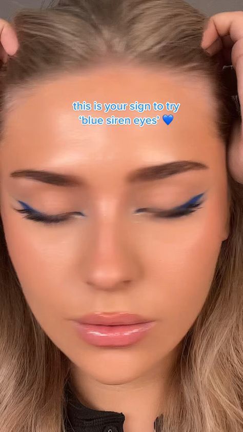 Simple Makeup With Blue Eyeliner, Makeup Look Blue Eyeshadow, Blue Eyeliner Looks Blue Eyes, Blue Eyeliner Design, How To Use Blue Eyeliner, Eyeshadow Looks Eyeliner, Blue Brown Makeup Look, Simple Blue Eyeliner Makeup, Make Up Blue Eyes Tutorial