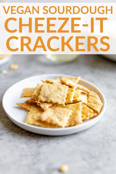 Sourdough Cheez Its, Vegan Sourdough Discard Recipes, Healthy Sourdough Discard Recipes, Cheeze Its, Cheez It Recipe, Sourdough Discard Crackers, Discard Crackers, Cheez Its, Sourdough Crackers