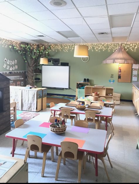 Small Space Classroom Setup, Preschool Ceiling Decor Classroom Ideas, Tiny Preschool Classroom Setup, Kindercare Classroom Prek, Classroom Arrangement Preschool, After School Program Classroom Decor, Setting Up Preschool Classroom, Montessori Preschool Classroom Design, Preschool Classroom Setup Layout