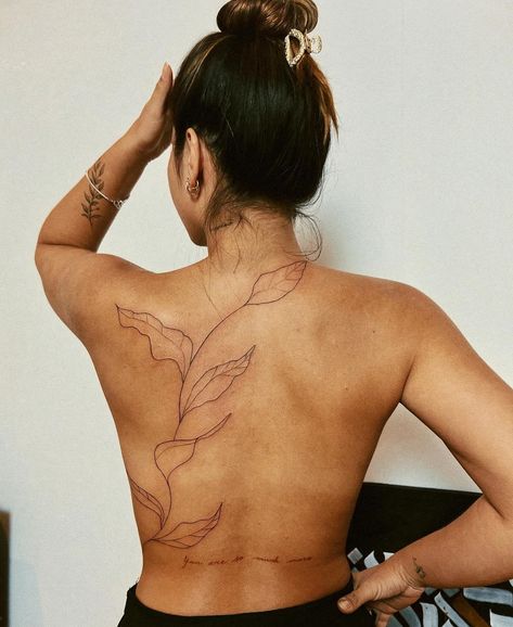 Neck To Back Tattoos Women, Spine Tattoo Wedding Dress, Womens Spine Tattoos, Beautiful Back Tattoos, Back Of Leg Tattoos, Floral Back Tattoos, Backpiece Tattoo, Belly Tattoos, Spine Tattoos For Women