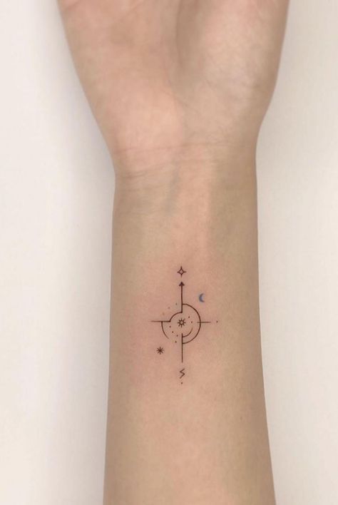 50 Pretty Compass Tattoos Give You Directions - Compass Sun Moon Tattoo, Tiny Compass Tattoos For Women, Compas Tattoo Woman, Compass Tattoo Minimalist, Compass Tattoo Small, Minimalist Compass Tattoo, Compass Tattoo Meaning, Small Compass Tattoo, Simple Compass Tattoo