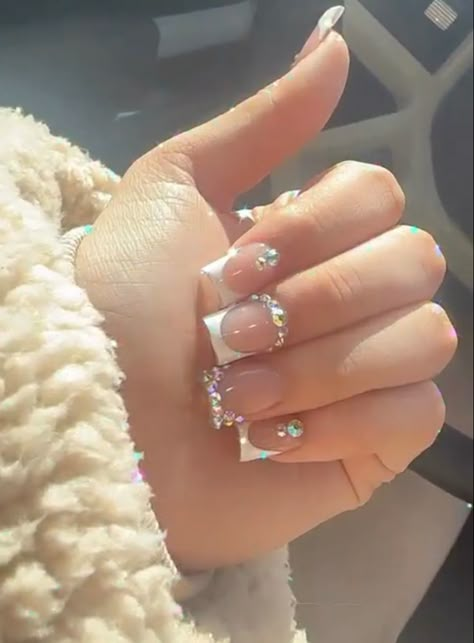 Cute Acrylic Nails Medium Length With Gems, White French Tip Nails Short With Diamonds, White French Tip Nails With Gold Rhinestones, Cute Short Acrylic Nails Square With Rhinestones, Short Acrylic Bling Nails, French Tip Acrylic Nails Rhinestones, Small French Tip Nails With Gems, Spanish French Tip, Short Acrylic Nails Jewels