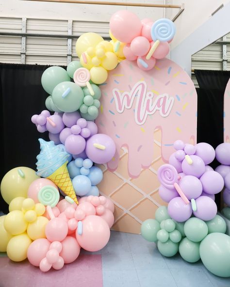 Mia’s FOURever Sweet 🍭🍬🧁 Backdrop + Balloons @janettloveshop Decor by mom @jill_eisner #sweettheme #sweetthemebirthday #sweetthemeparty #foureversweet #foureversweettheme #sweetone #sweetonebirthday #sweetthemeballoons #sweetonebackdrop #sweetoneballoongarland Fourever Sweet, Backdrop Balloons, Baby First Birthday Themes, Candy Theme Birthday Party, Birthday Theme Decoration, First Birthday Balloons, Candy Land Birthday Party, Baby Birthday Themes, Candy Birthday Party