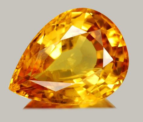 pictures of the color amber | Healing Gemstones: Could Gems Have Special Powers? Topaz Yellow, Topaz Birthstone, Yellow Gems, Yellow Gemstones, Minerals And Gemstones, Rocks And Gems, Real Stone, Citrine Gemstone, Topaz Stone